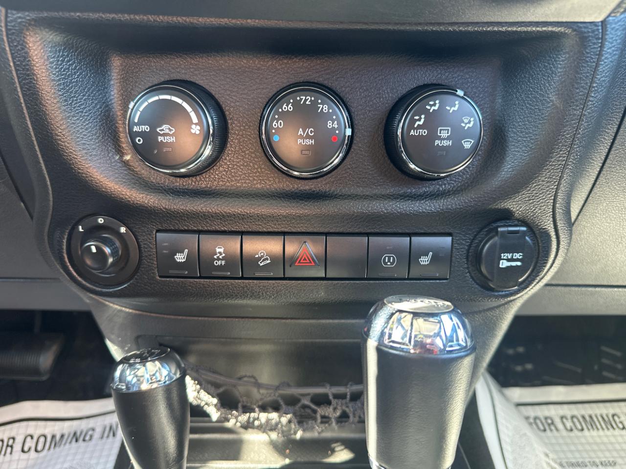 Jeep Wrangler Unlimited 4WD 4dr Sahara 2014