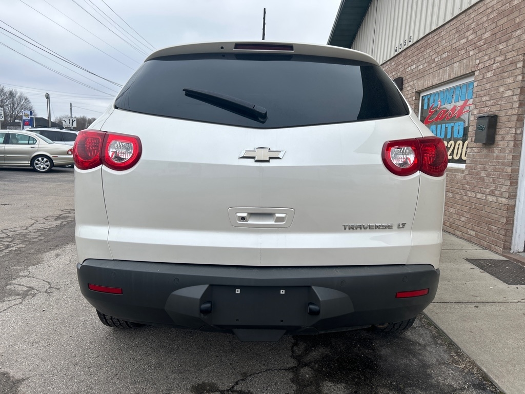 Chevrolet Traverse 2LT FWD 2011