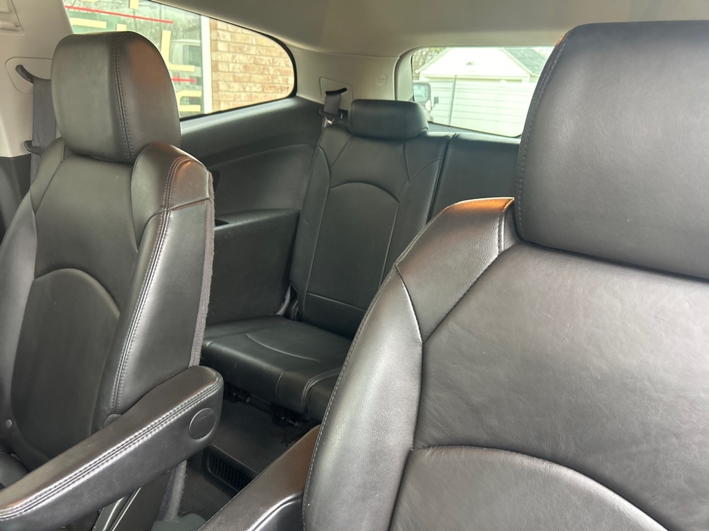 Chevrolet Traverse 2LT FWD 2011