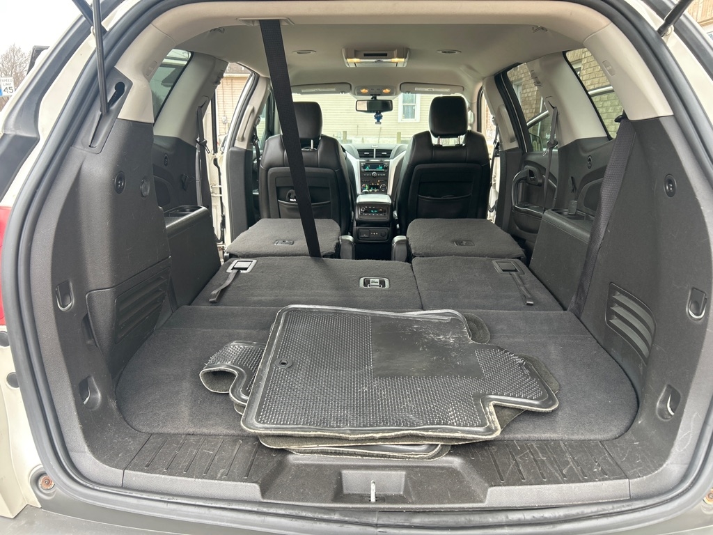 Chevrolet Traverse 2LT FWD 2011