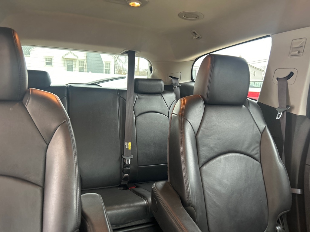 Chevrolet Traverse 2LT FWD 2011