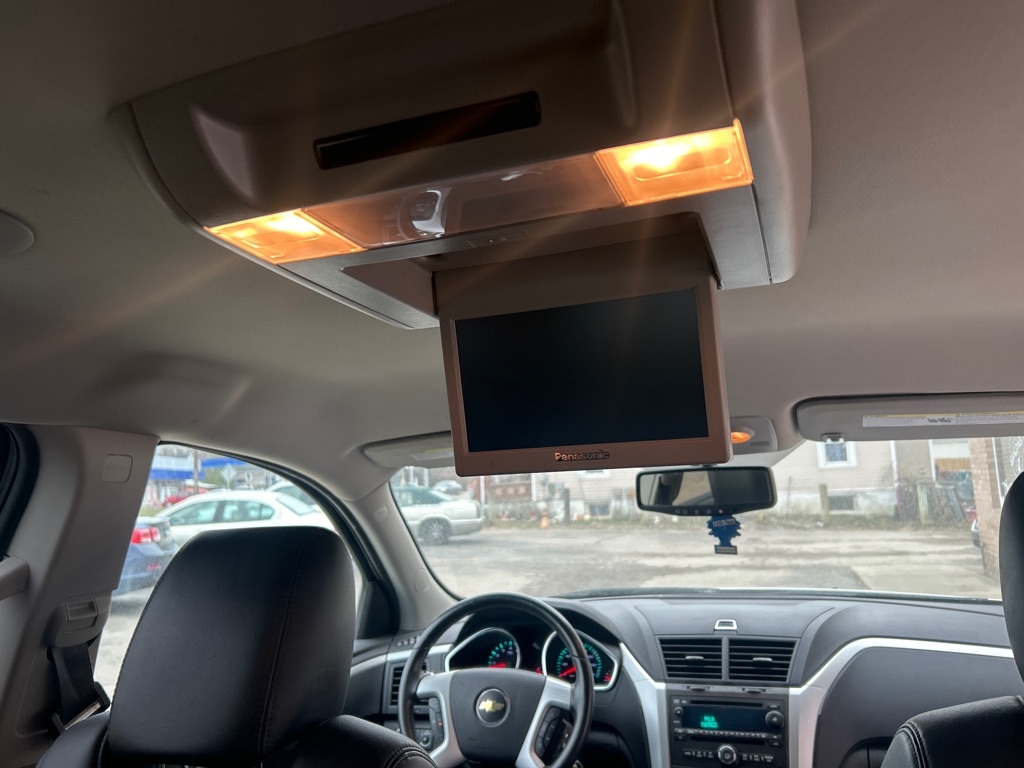 Chevrolet Traverse 2LT FWD 2011