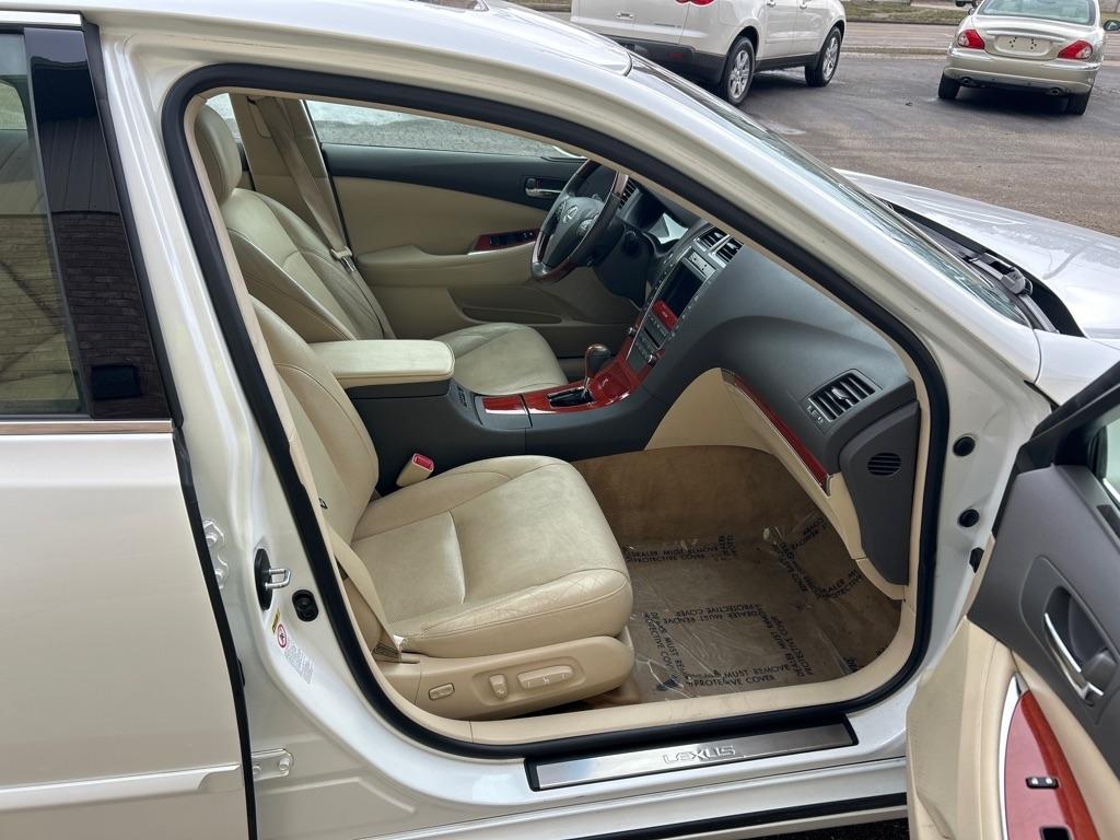 Lexus ES 350 Sedan 2012