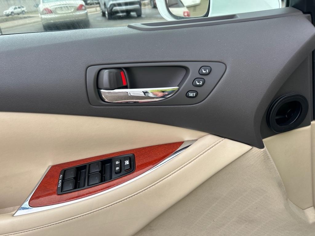 Lexus ES 350 Sedan 2012