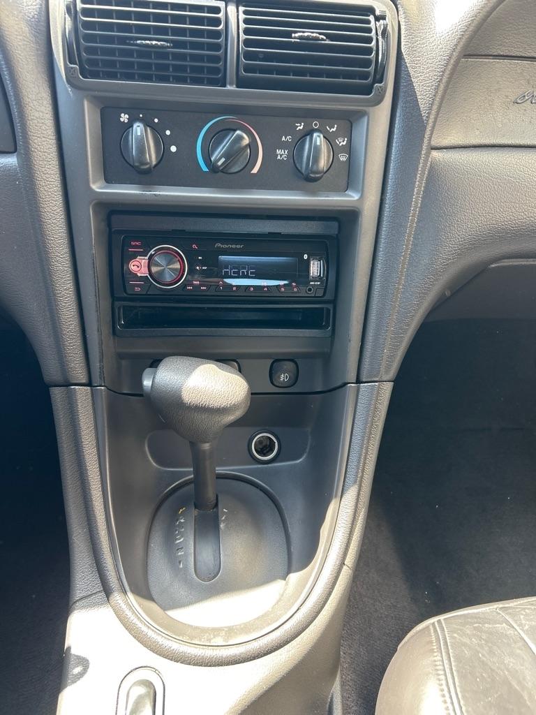Ford Mustang GT Deluxe Convertible 2002