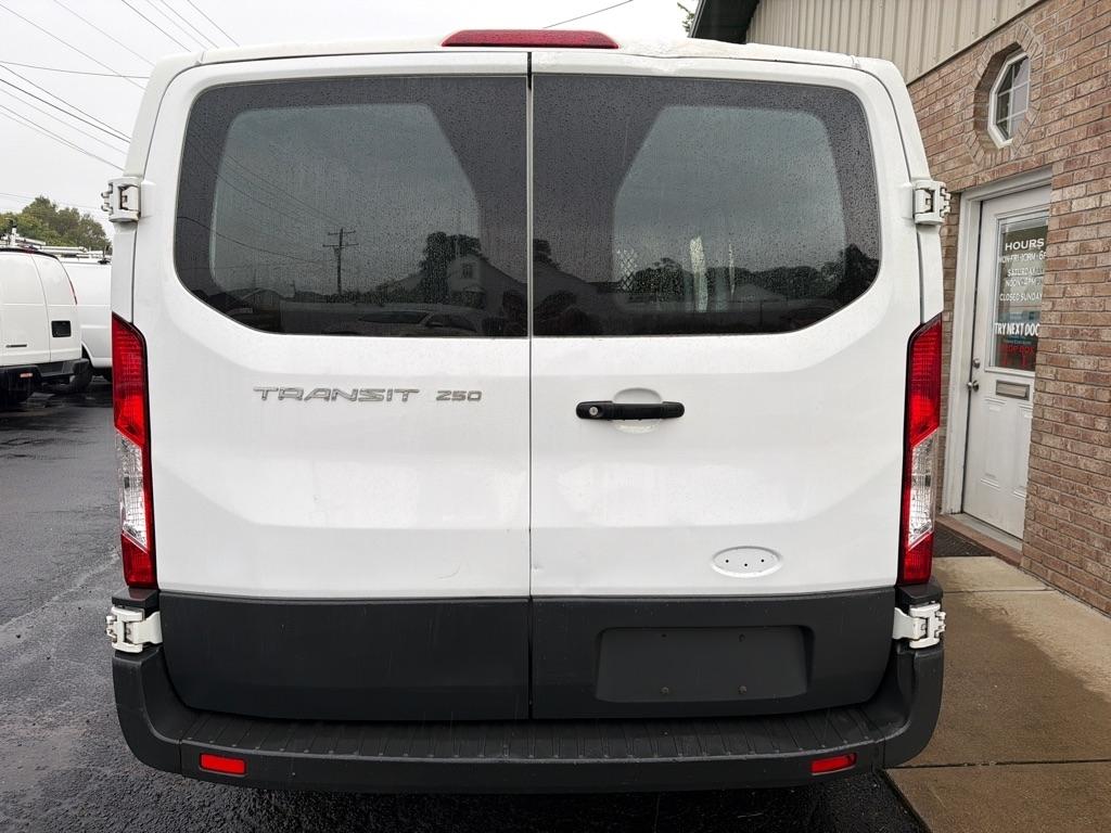 Ford Transit 250 Van Low Roof 60/40 Pass.130-in. WB 2018