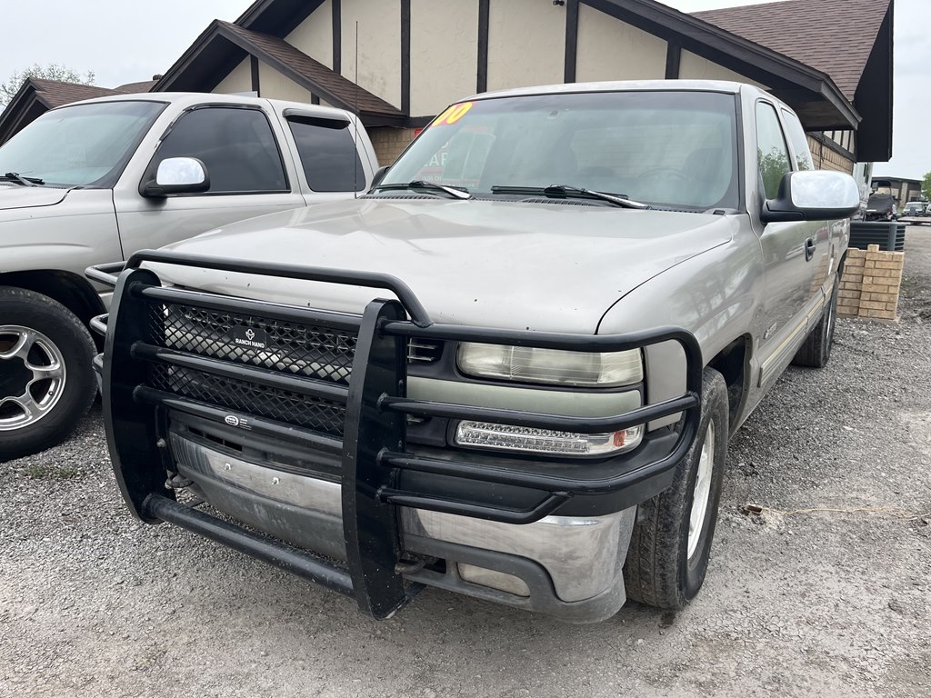 Chevrolet Silverado 1500 LS Ext. Cab 3-Door Long Bed 2WD 2000