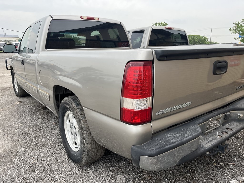 Chevrolet Silverado 1500 LS Ext. Cab 3-Door Long Bed 2WD 2000