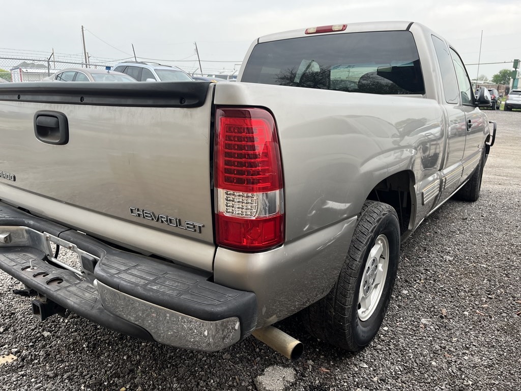 Chevrolet Silverado 1500 LS Ext. Cab 3-Door Long Bed 2WD 2000