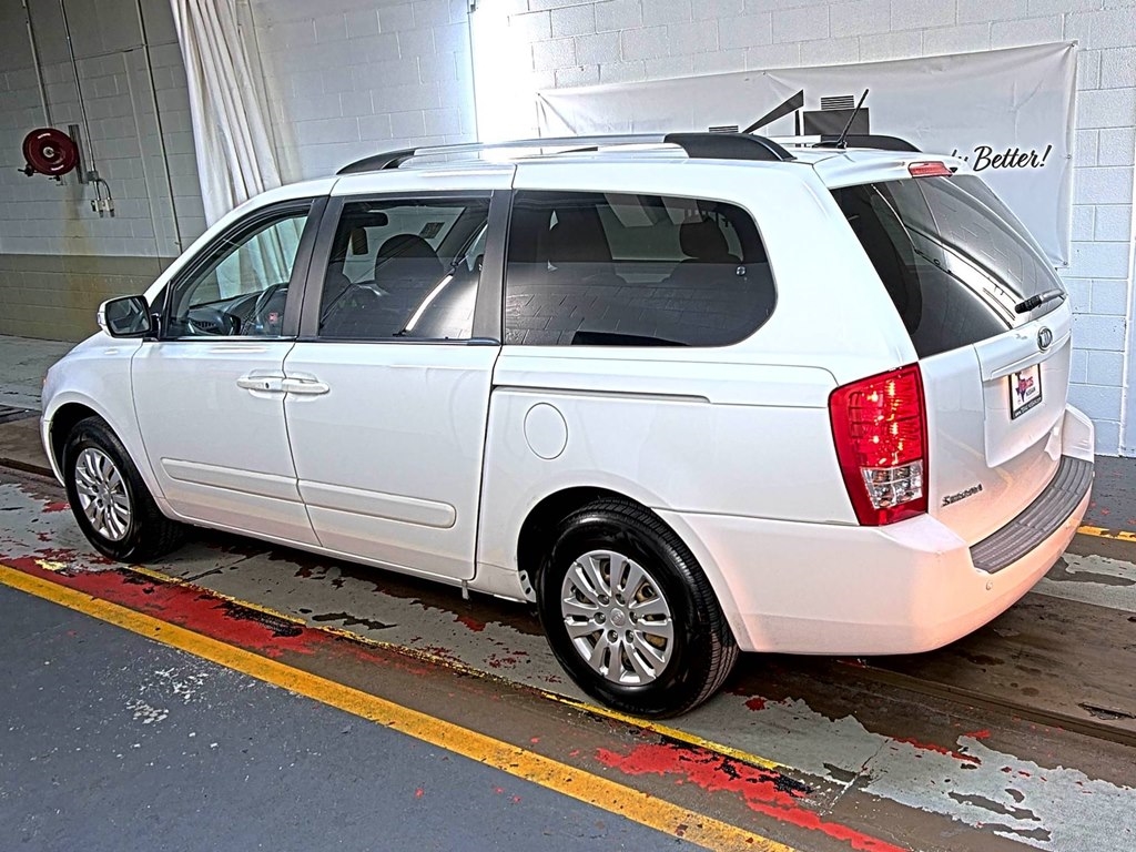 Kia Sedona LX LWB 2011