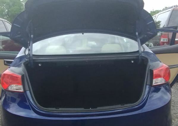 Hyundai Elantra GLS M/T 2013