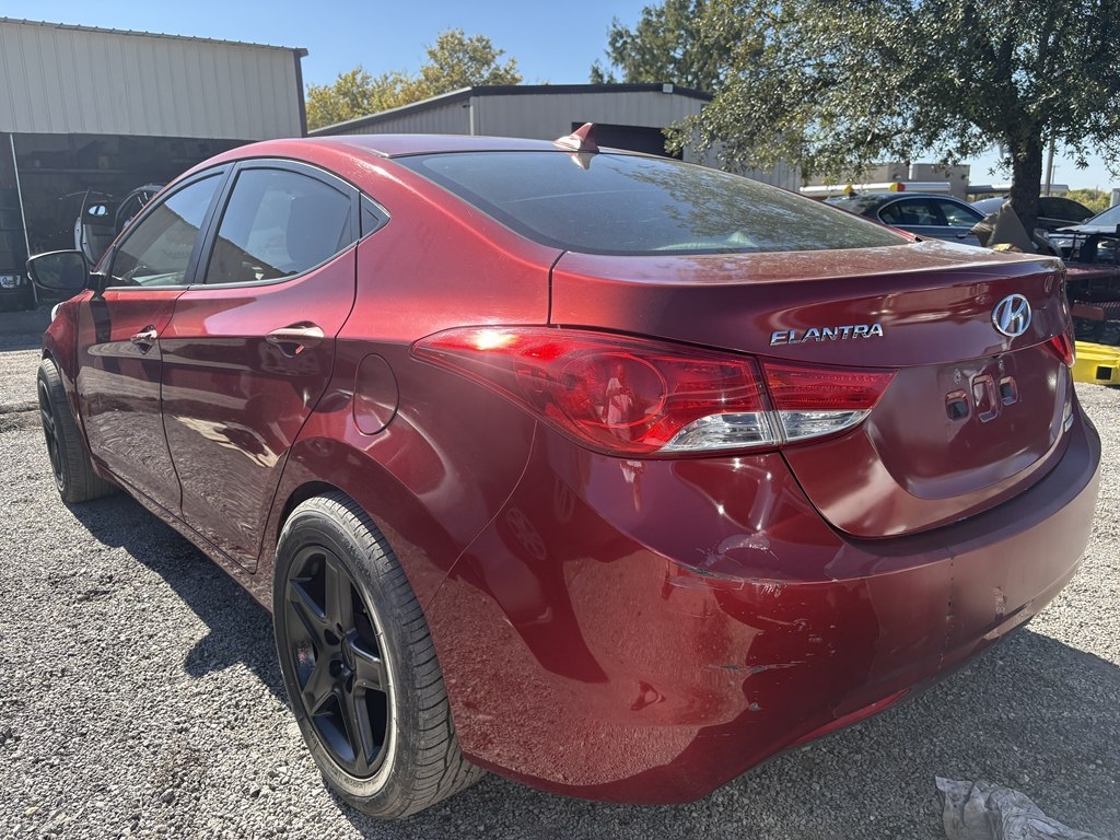 Hyundai Elantra GLS M/T 2013