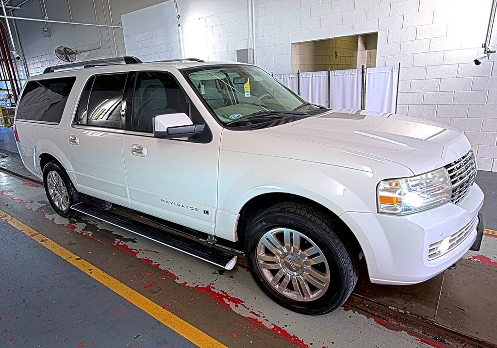 Lincoln Navigator L 2WD 2013