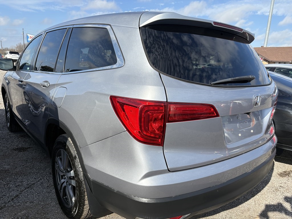 2018 Honda Pilot EX's photo