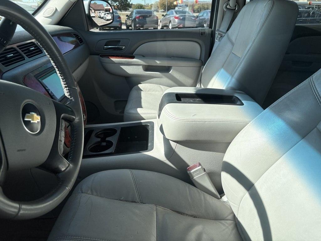 Chevrolet Suburban LT 1500 2WD 2010