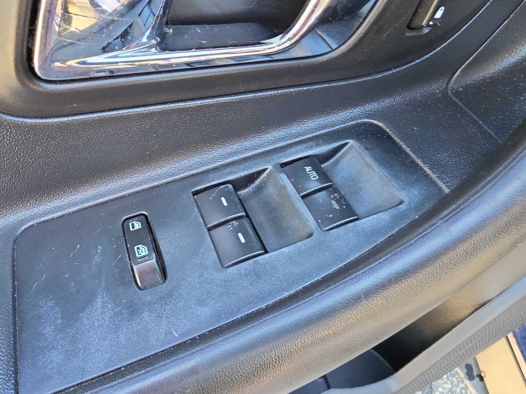 Ford Taurus SEL FWD 2011
