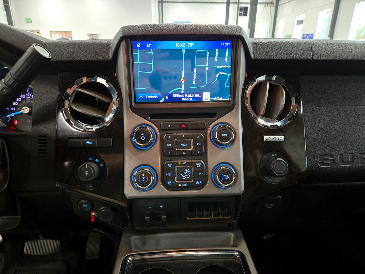Ford Super Duty F-350 SRW 4WD Crew Cab 156" Platinum 2016 Ford Super Duty F-350 SRW 4WD Crew Cab 156" Platinum 2016