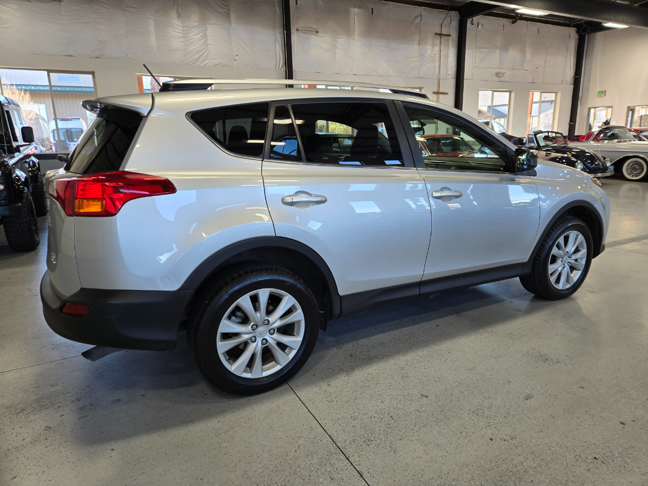 Toyota RAV4 AWD 4dr LE (Natl) 2015