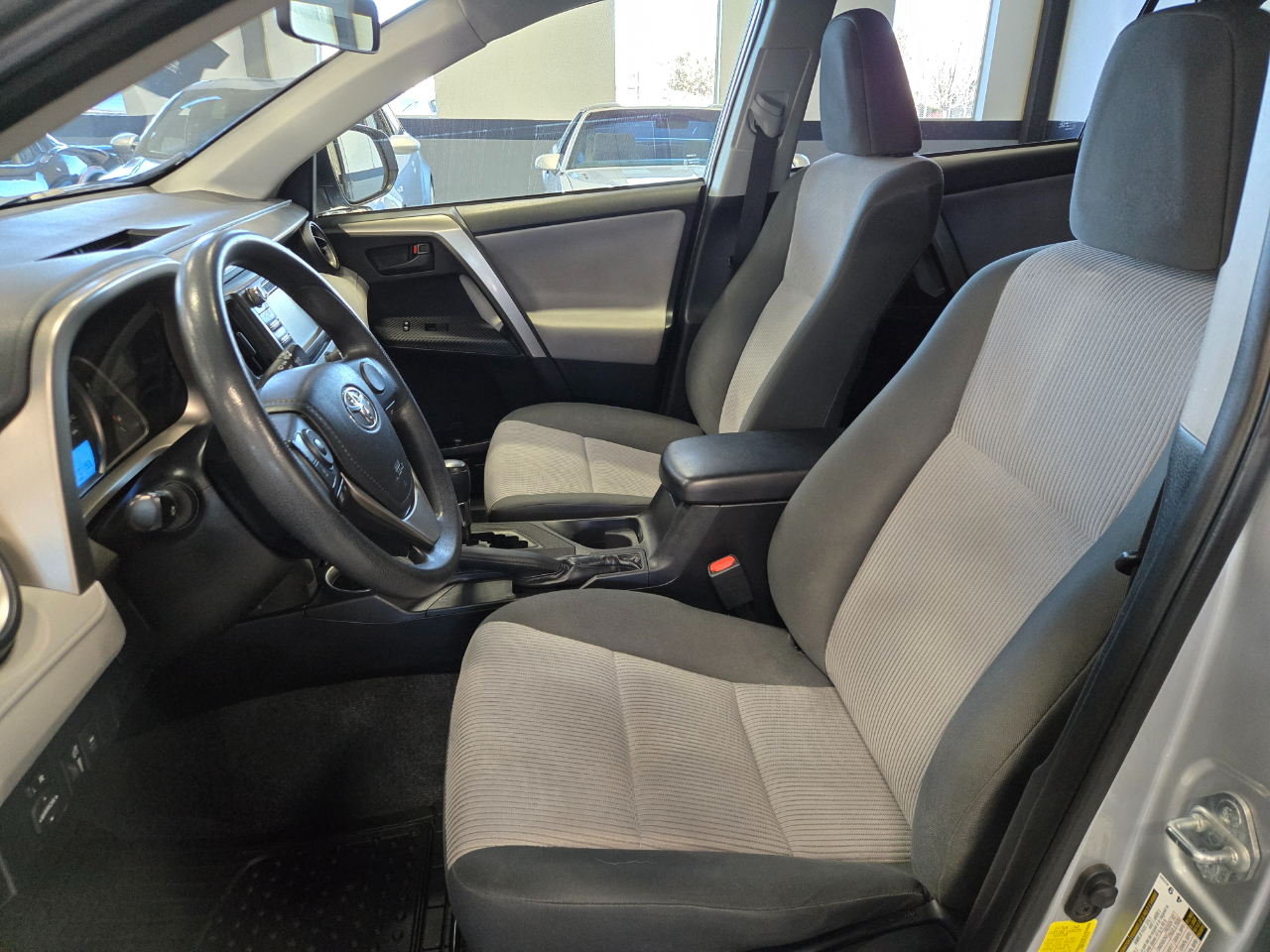 Toyota RAV4 AWD 4dr LE (Natl) 2015