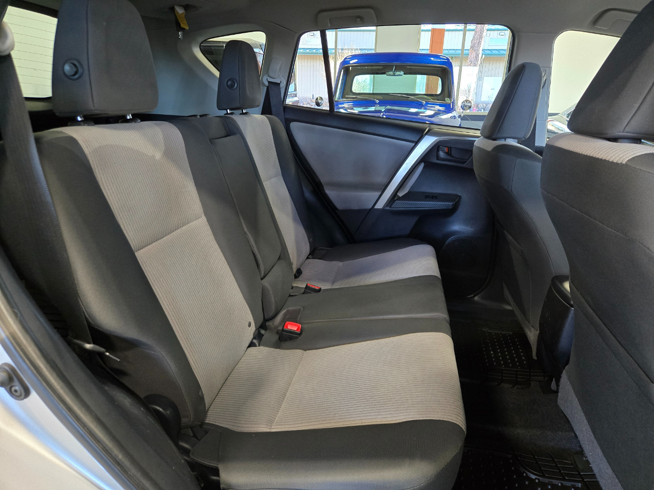 Toyota RAV4 AWD 4dr LE (Natl) 2015