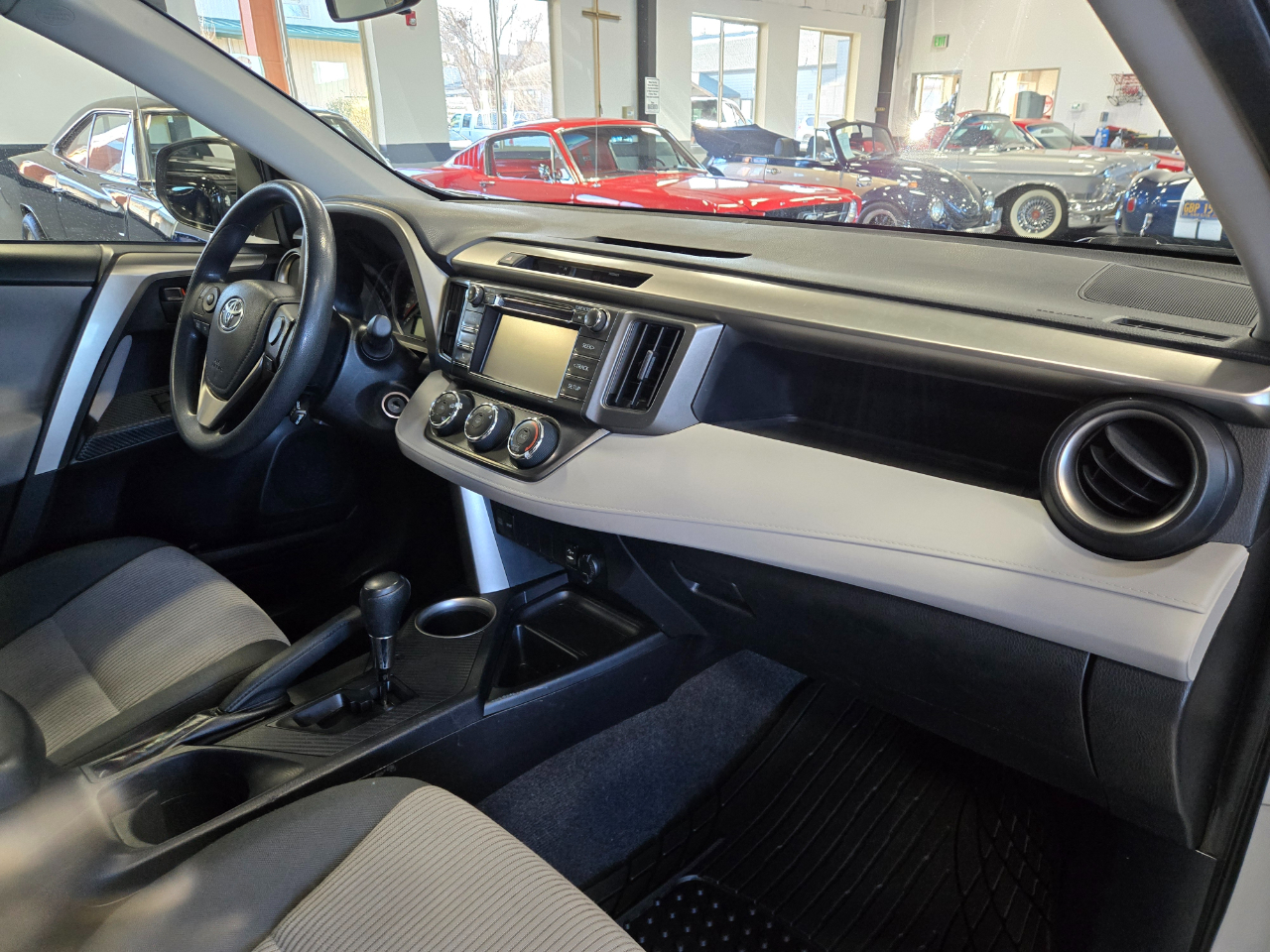 Toyota RAV4 AWD 4dr LE (Natl) 2015