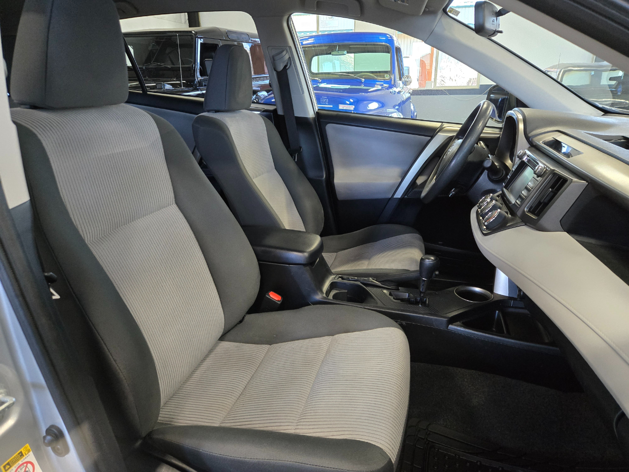 Toyota RAV4 AWD 4dr LE (Natl) 2015