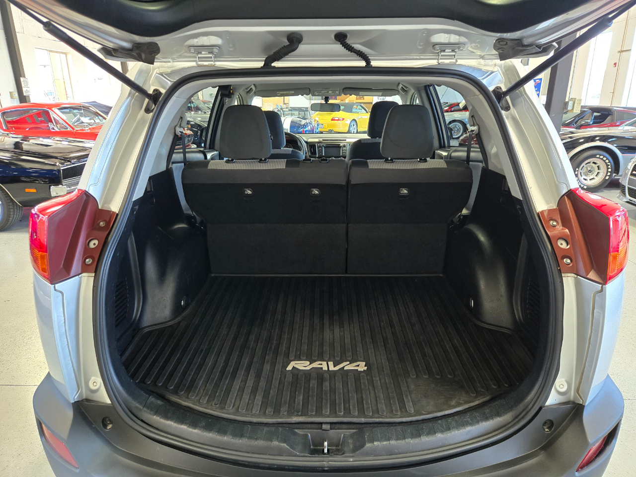 Toyota RAV4 AWD 4dr LE (Natl) 2015