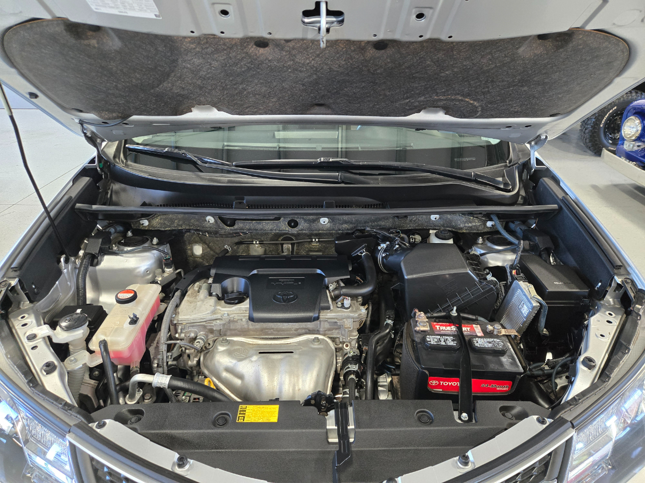 Toyota RAV4 AWD 4dr LE (Natl) 2015