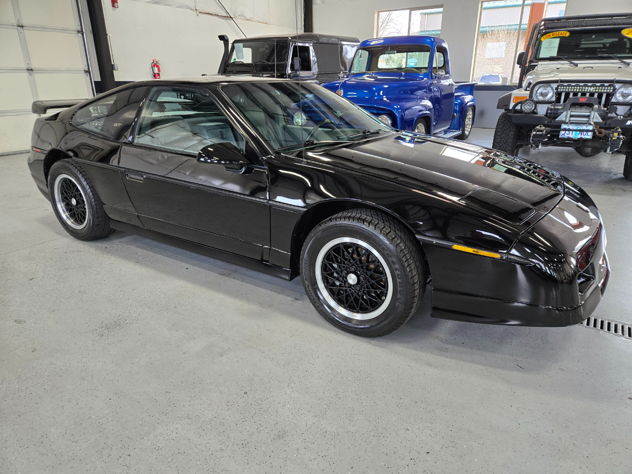 Pontiac Fiero 2dr Coupe GT 1988