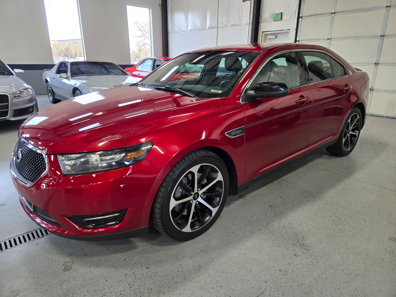 Ford Taurus 4dr Sdn SHO AWD 2015