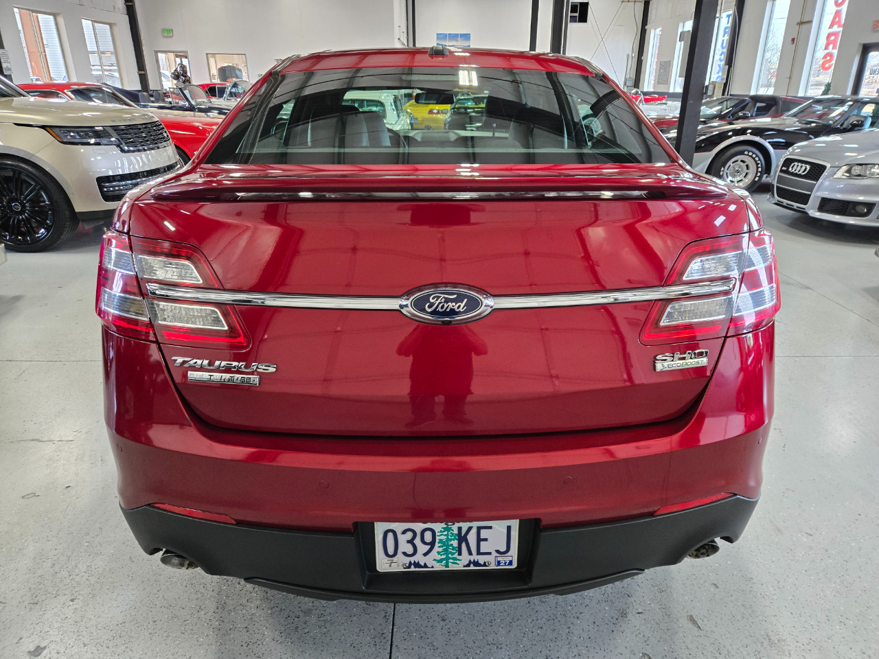 Ford Taurus 4dr Sdn SHO AWD 2015