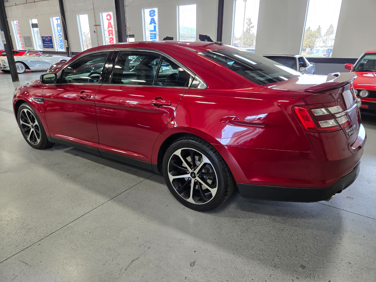 Ford Taurus 4dr Sdn SHO AWD 2015