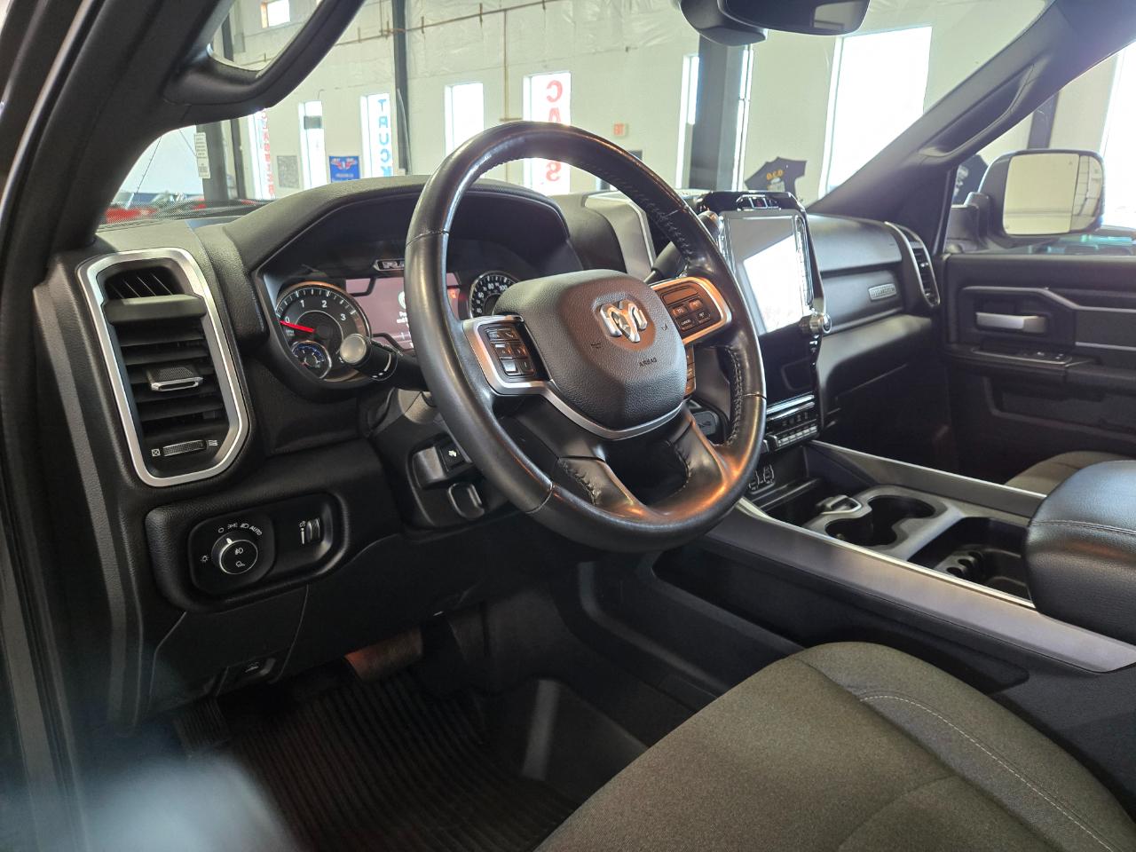 RAM 2500 Big Horn 4x4 Crew Cab 6'4" Box 2021