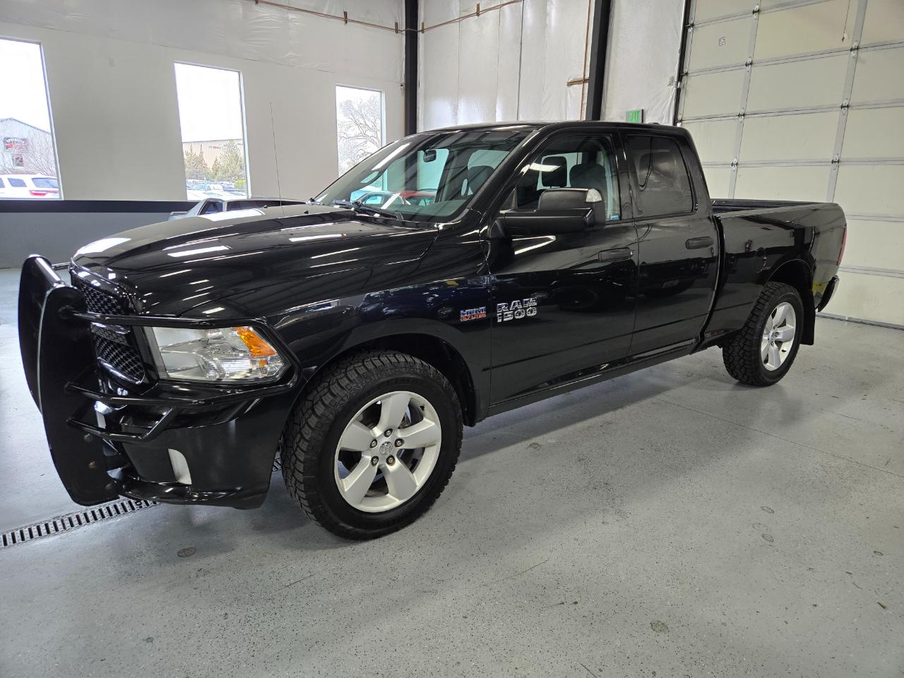 RAM 1500 4WD Quad Cab 140.5" Express 2015