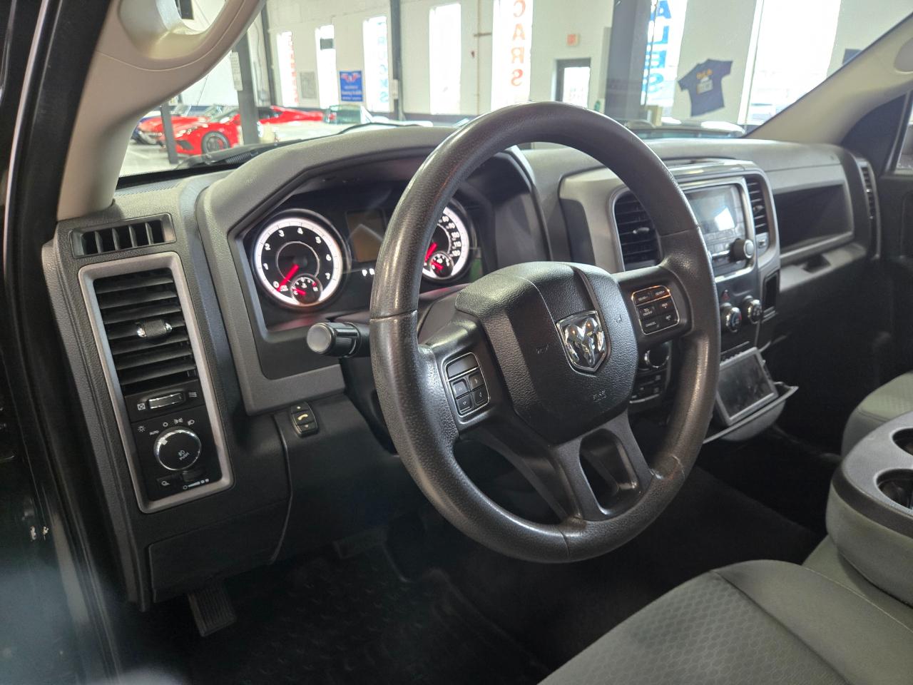 RAM 1500 4WD Quad Cab 140.5" Express 2015