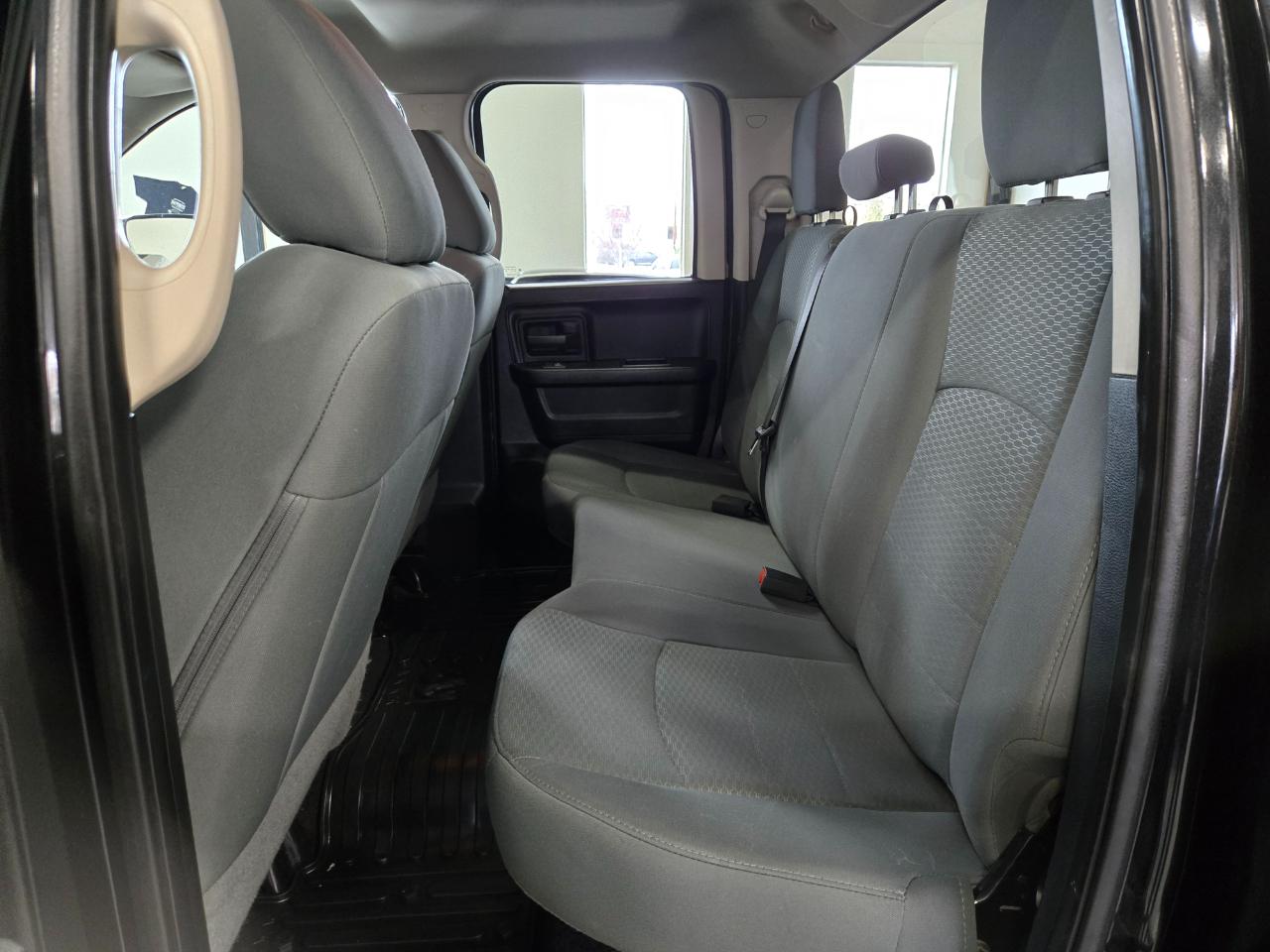 RAM 1500 4WD Quad Cab 140.5" Express 2015