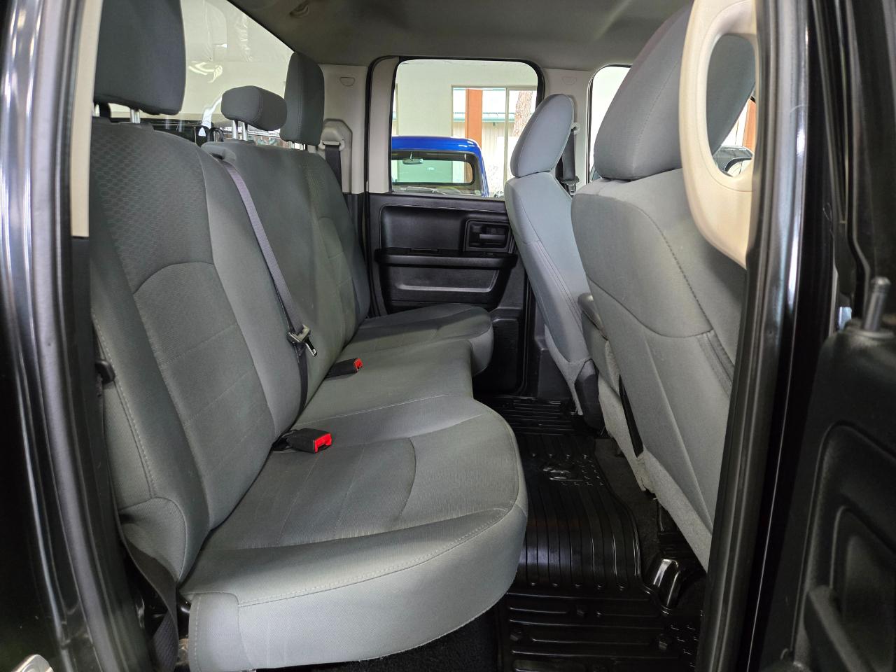 RAM 1500 4WD Quad Cab 140.5" Express 2015