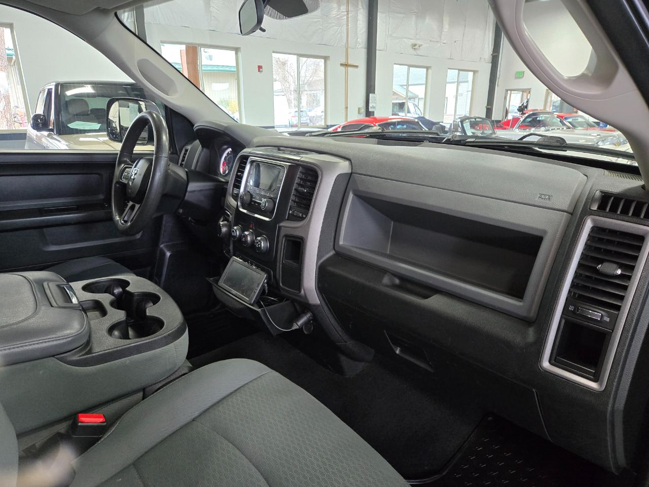 RAM 1500 4WD Quad Cab 140.5" Express 2015