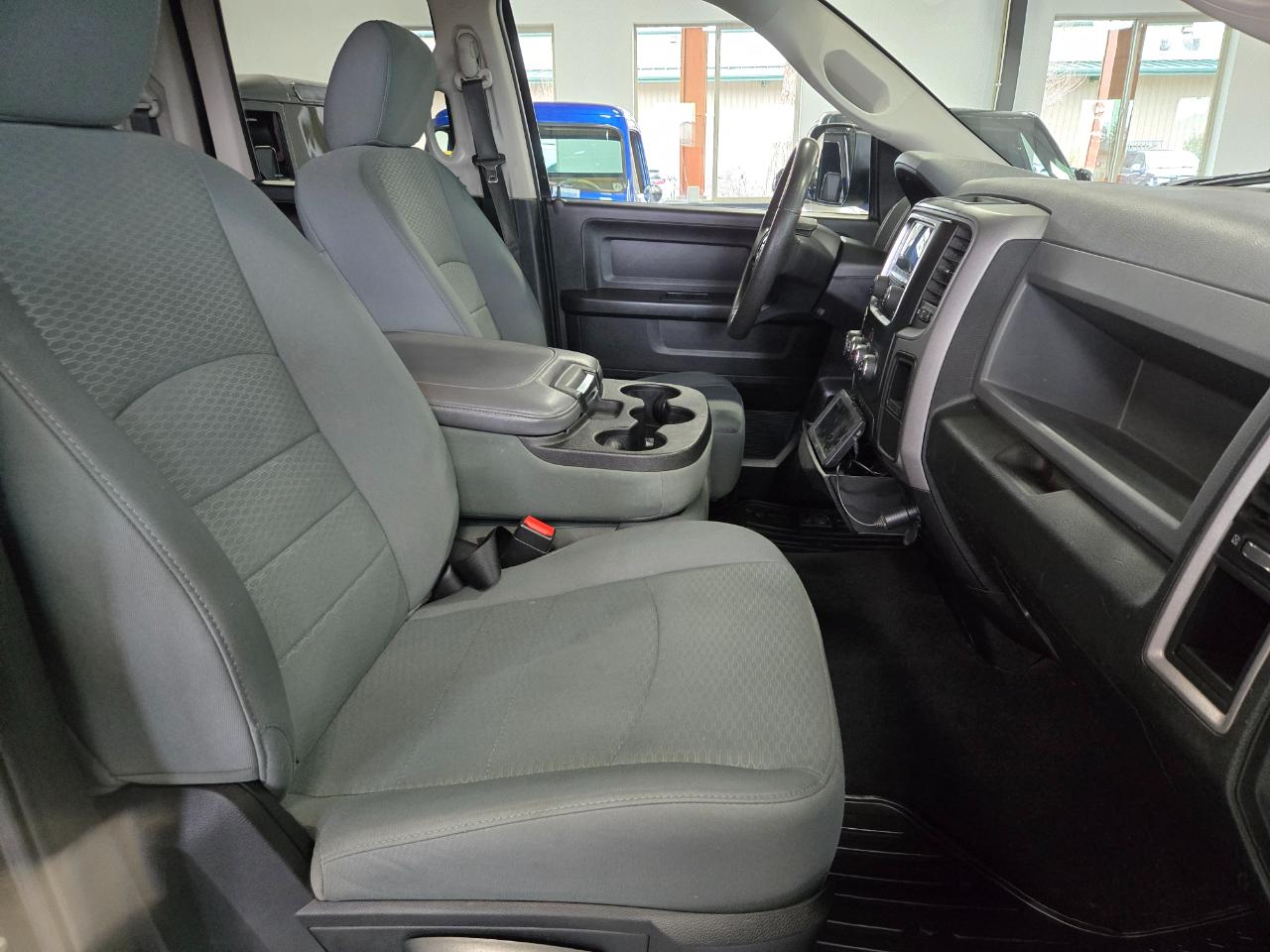 RAM 1500 4WD Quad Cab 140.5" Express 2015