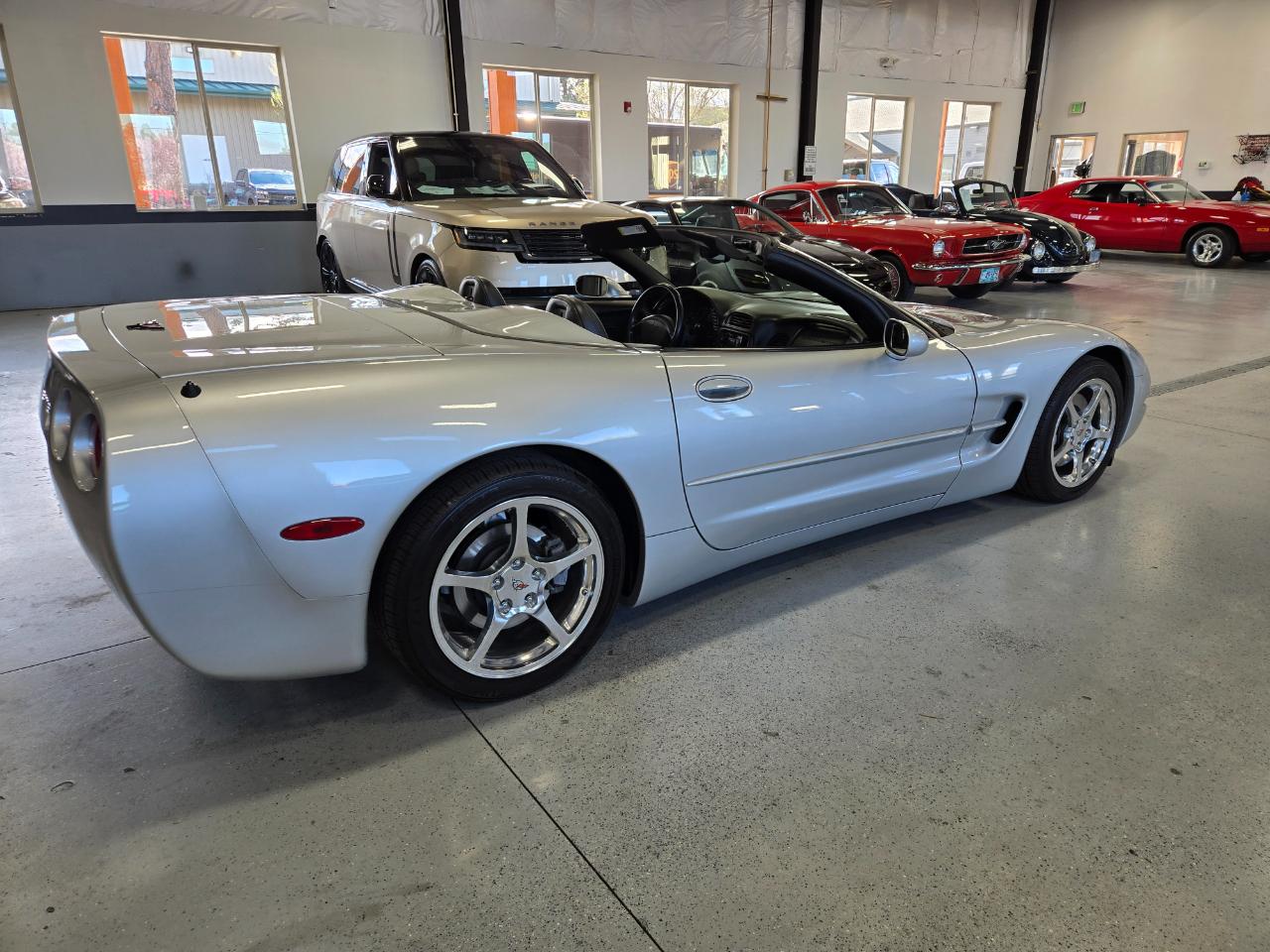 Chevrolet Corvette 2dr Convertible 2002