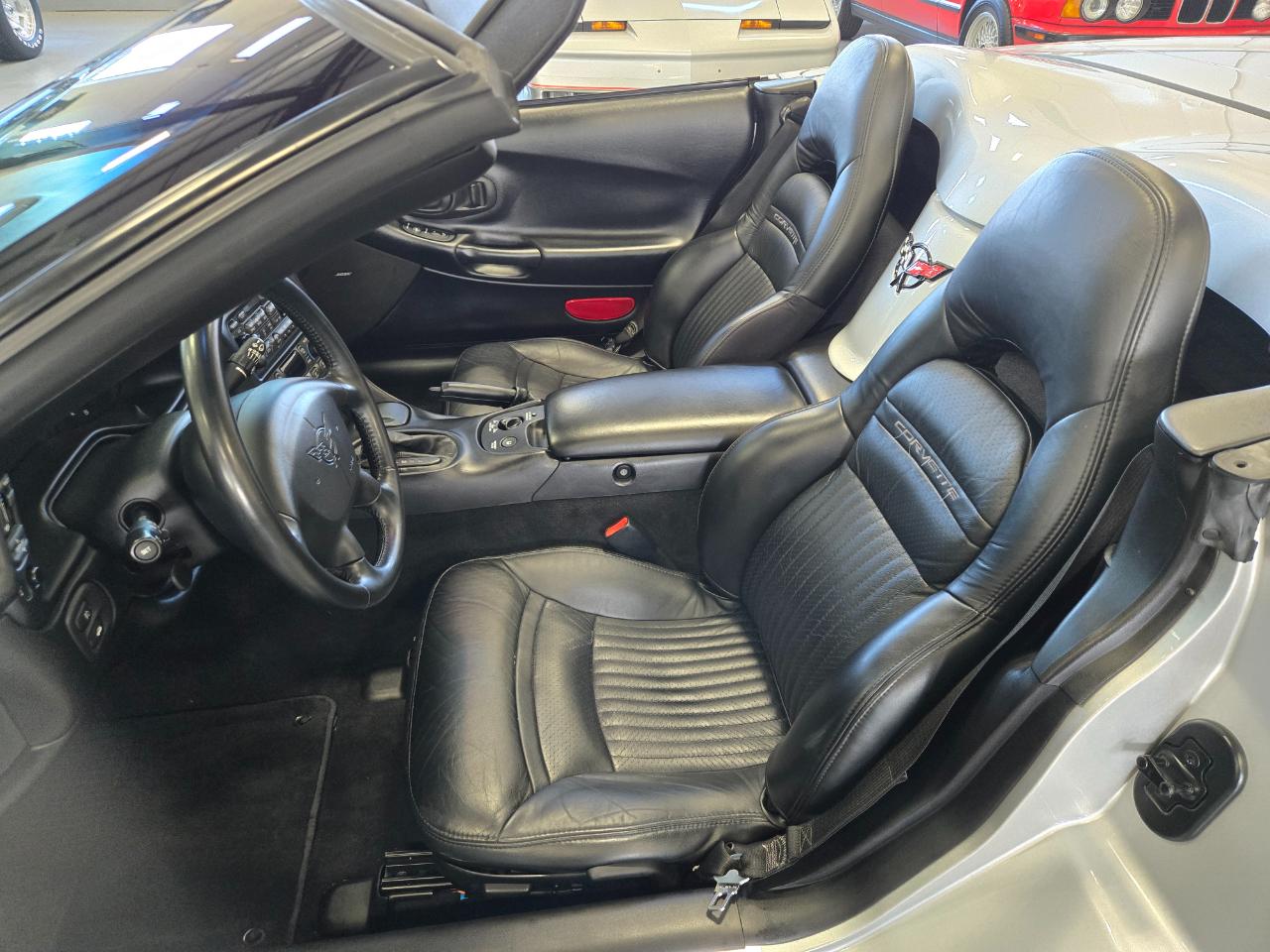 Chevrolet Corvette 2dr Convertible 2002