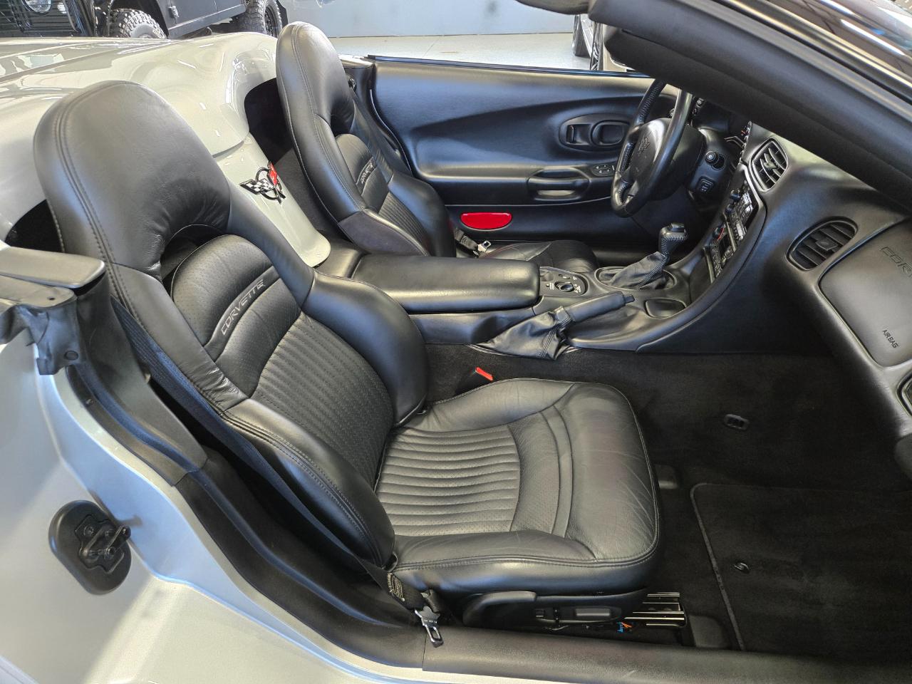 Chevrolet Corvette 2dr Convertible 2002