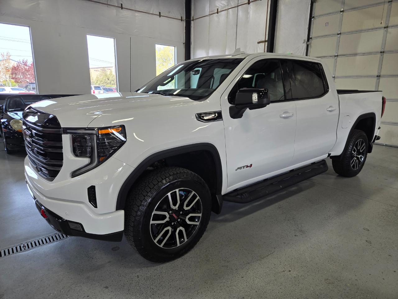 GMC Sierra 1500 4WD Crew Cab 147" AT4 2025