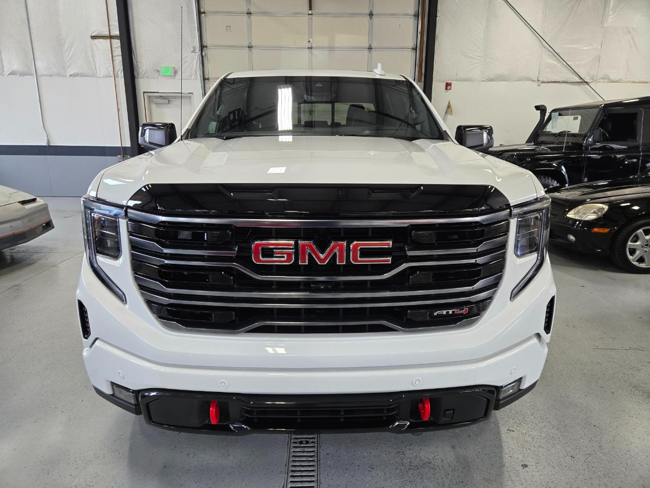 GMC Sierra 1500 4WD Crew Cab 147" AT4 2025