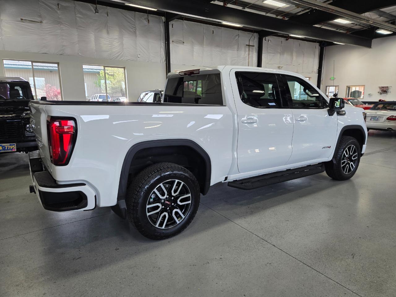 GMC Sierra 1500 4WD Crew Cab 147" AT4 2025