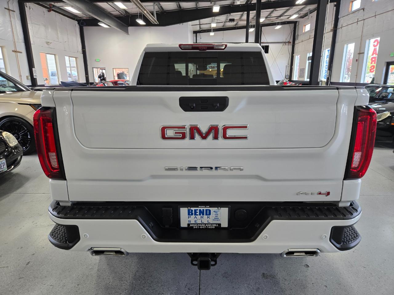 GMC Sierra 1500 4WD Crew Cab 147" AT4 2025