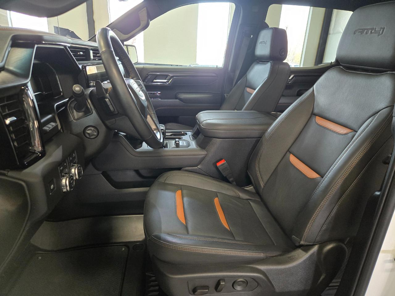 GMC Sierra 1500 4WD Crew Cab 147" AT4 2025