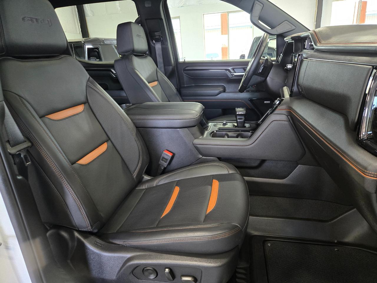 GMC Sierra 1500 4WD Crew Cab 147" AT4 2025