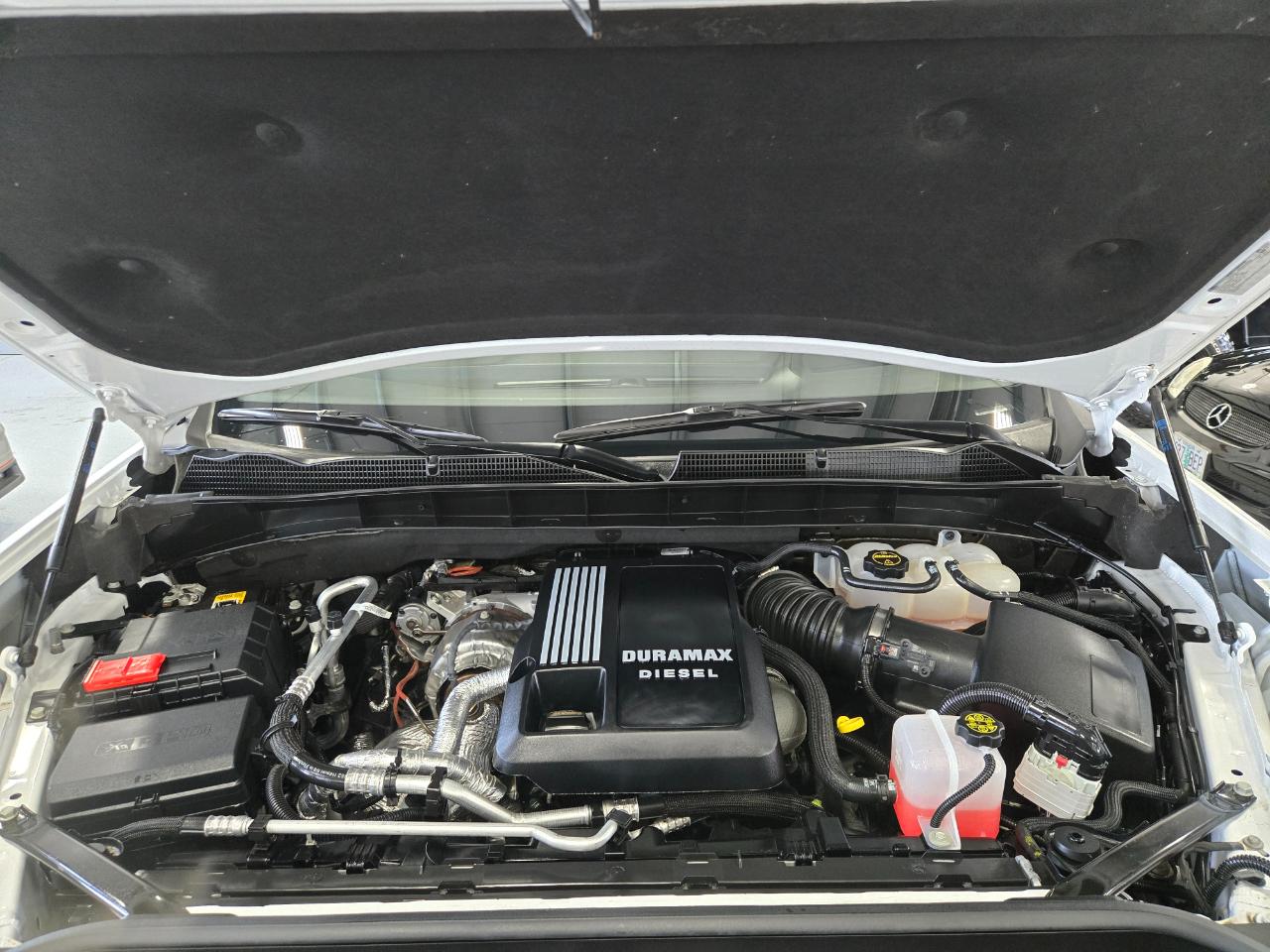 GMC Sierra 1500 4WD Crew Cab 147" AT4 2025