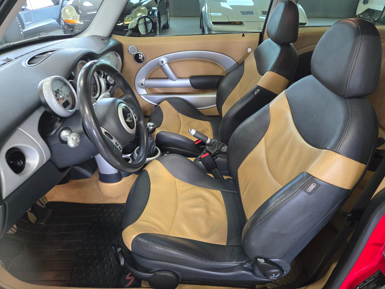 MINI Cooper Hardtop 2dr Cpe John Cooper Works 2004